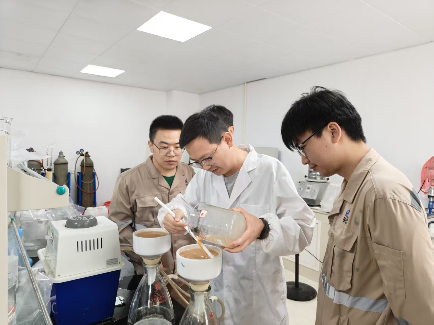 扎根锂业，攻坚路上让&ldquo;锂&rdquo;想花开｜必发锂业研发部90后工程师徐苗